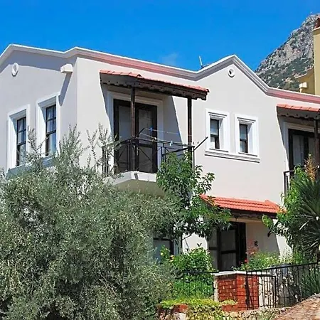 Sleeps 5 Pool Air Con