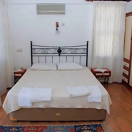 Villa Sleeps 5 Pool Air Con
