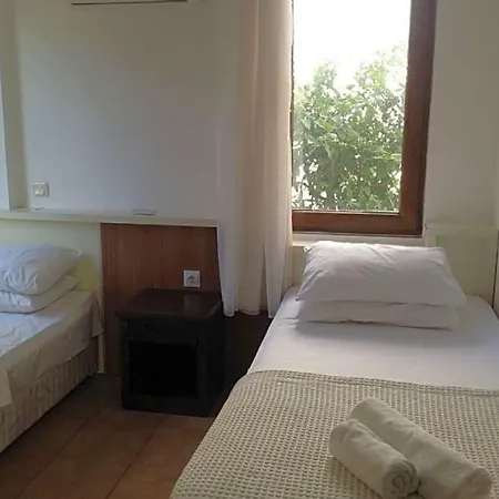 Villa Sleeps 5 Pool Air Con *